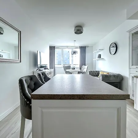 Pure Premium - Free Parking & Ac Lägenhet