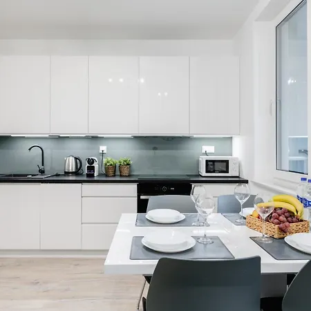 Lägenhet Pure Premium - Free Parking & Ac