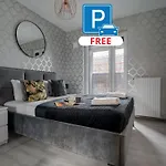Pure Premium - Free Parking & Ac Lägenhet