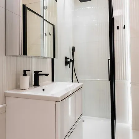 Pure Premium - Free Parking & Ac Apartment *